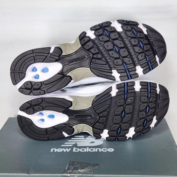 Men's New With Box New Balance 530 Running Shoes - Picture 3 of 5